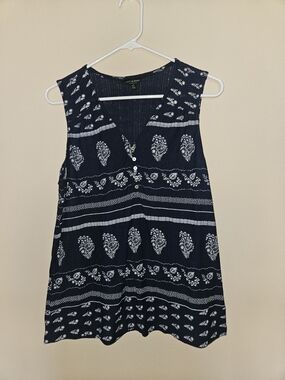 Lucky Brand Navy Blue Sleeveless Button V-Neck Tank with White Floral Print